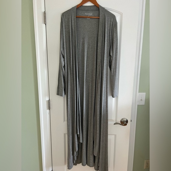 Elegant robe - Picture 3 of 5
